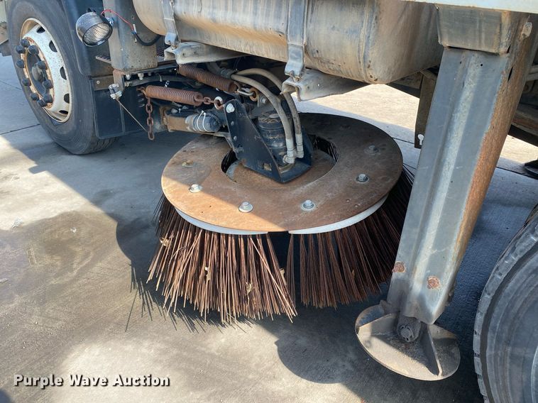 image for item DI7772 1998 Mack MS Series  street sweeper truck