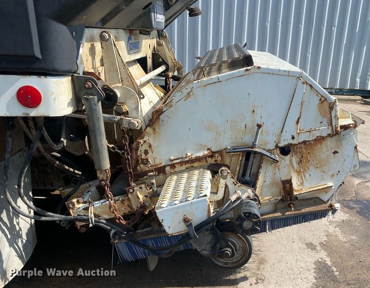 image for item DI7772 1998 Mack MS Series  street sweeper truck