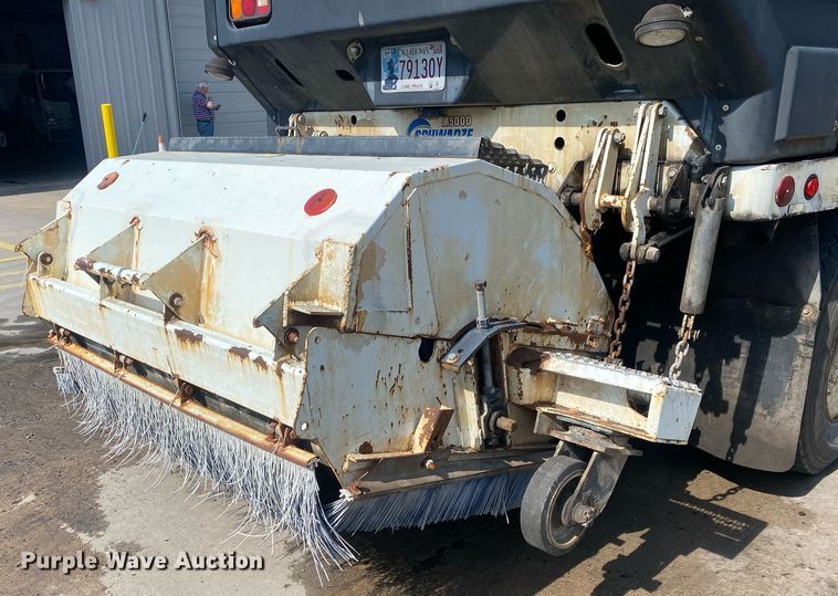 image for item DI7772 1998 Mack MS Series  street sweeper truck