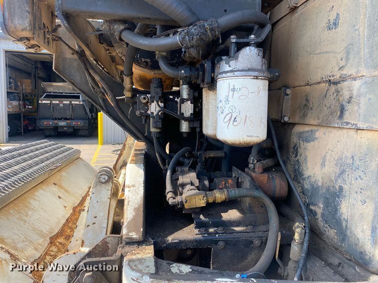 image for item DI7772 1998 Mack MS Series  street sweeper truck