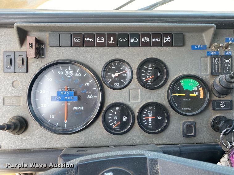 image for item DI7772 1998 Mack MS Series  street sweeper truck