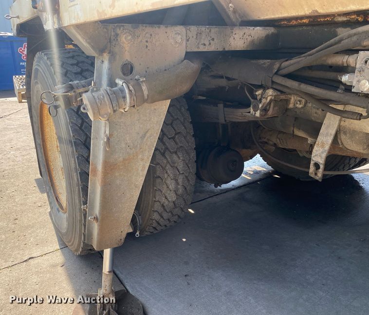 image for item DI7772 1998 Mack MS Series  street sweeper truck