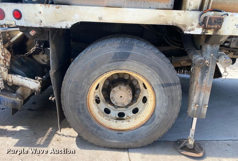 image for item DI7772 1998 Mack MS Series  street sweeper truck