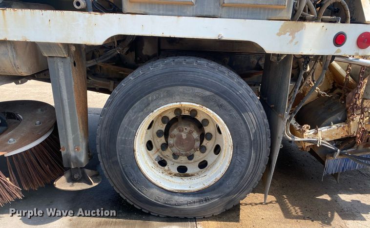 image for item DI7772 1998 Mack MS Series  street sweeper truck