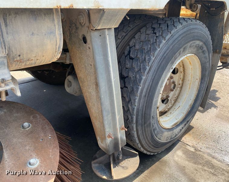 image for item DI7772 1998 Mack MS Series  street sweeper truck