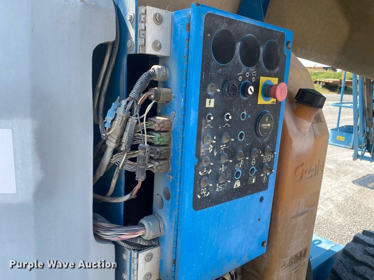 image for item DI7815 2010 Genie Z-34/22  boom lift