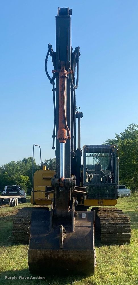 image for item DI7821 2009 John Deere 200D LC  excavator