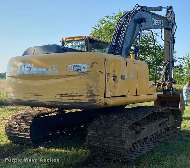 image for item DI7821 2009 John Deere 200D LC  excavator