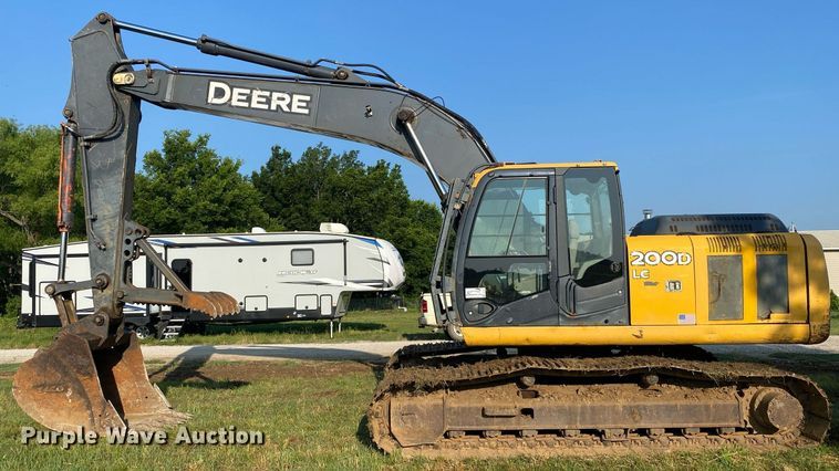 image for item DI7821 2009 John Deere 200D LC  excavator