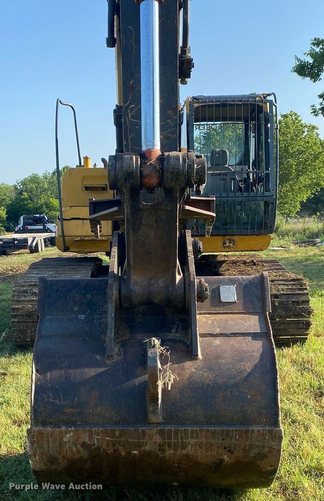 image for item DI7821 2009 John Deere 200D LC  excavator