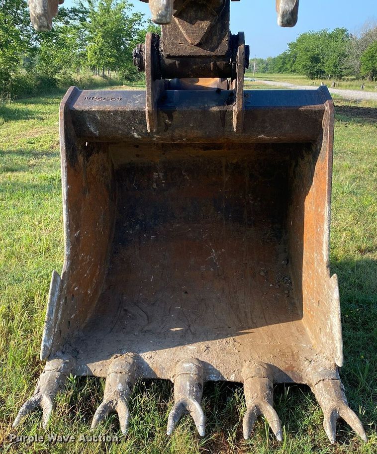 image for item DI7821 2009 John Deere 200D LC  excavator