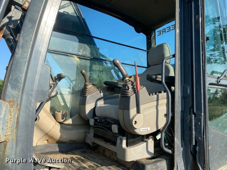 image for item DI7821 2009 John Deere 200D LC  excavator