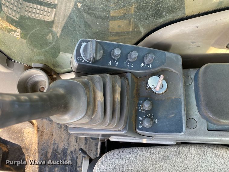 image for item DI7821 2009 John Deere 200D LC  excavator