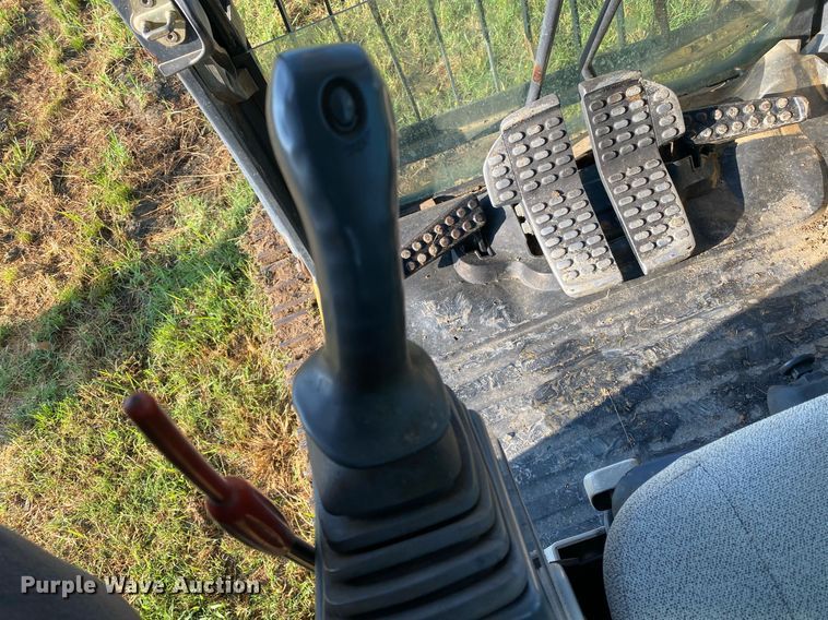 image for item DI7821 2009 John Deere 200D LC  excavator