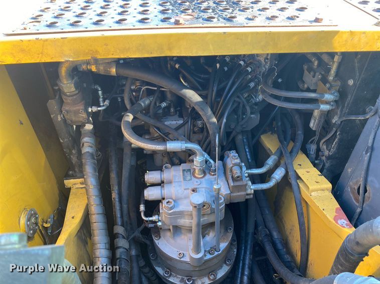 image for item DI7821 2009 John Deere 200D LC  excavator