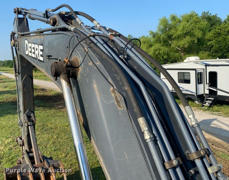 image for item DI7821 2009 John Deere 200D LC  excavator