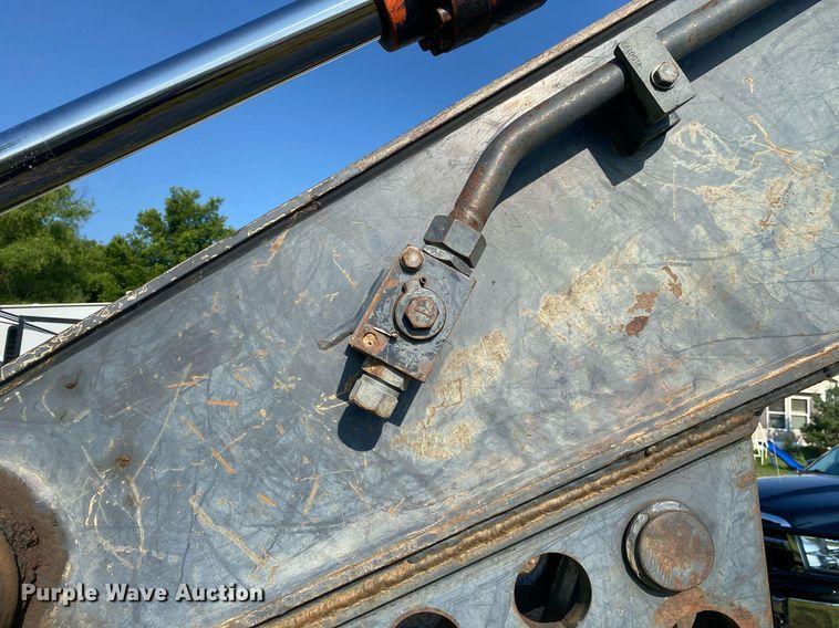 image for item DI7821 2009 John Deere 200D LC  excavator