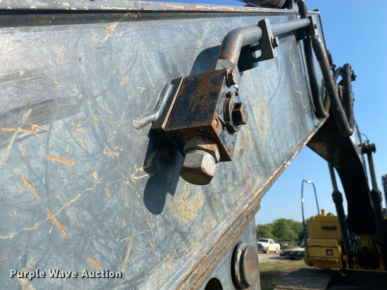 image for item DI7821 2009 John Deere 200D LC  excavator