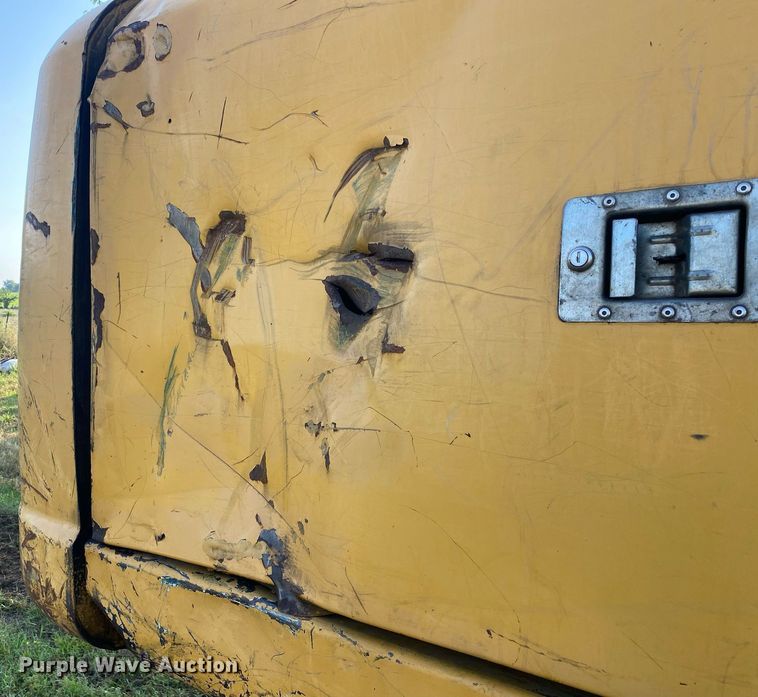 image for item DI7821 2009 John Deere 200D LC  excavator