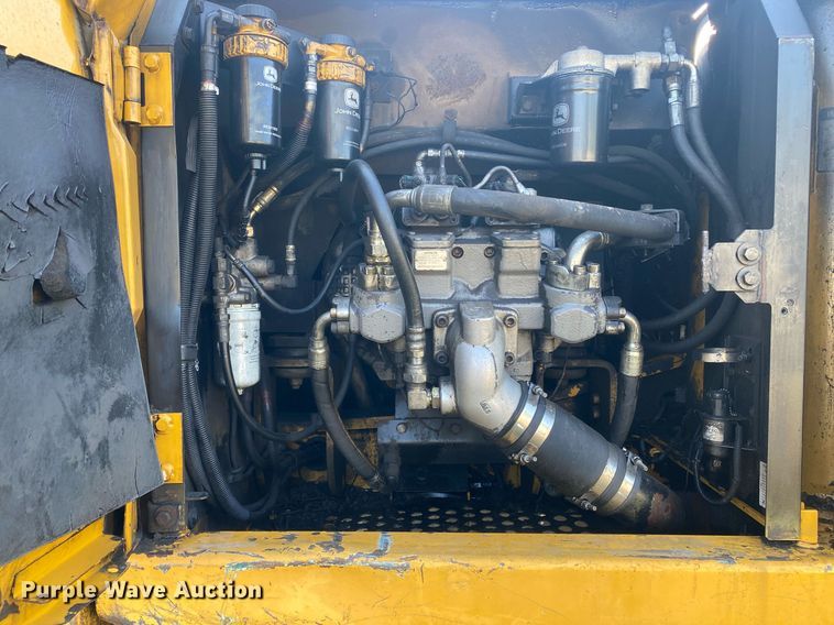 image for item DI7821 2009 John Deere 200D LC  excavator