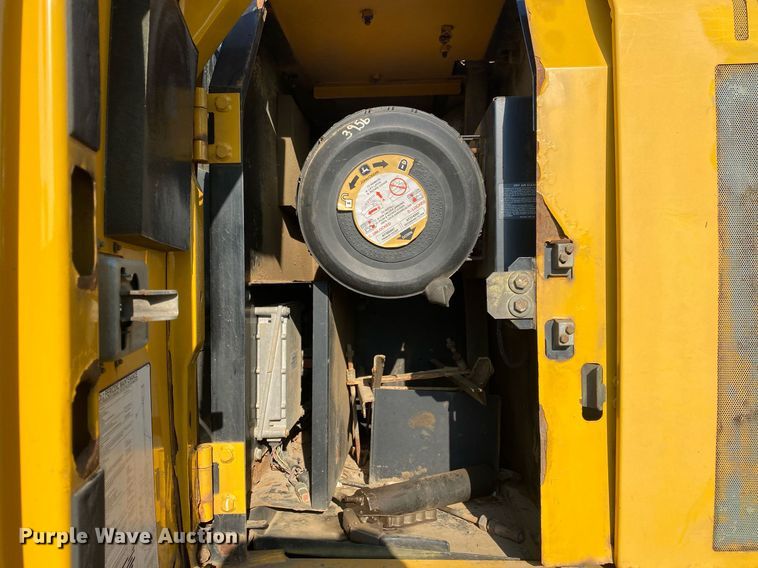 image for item DI7821 2009 John Deere 200D LC  excavator