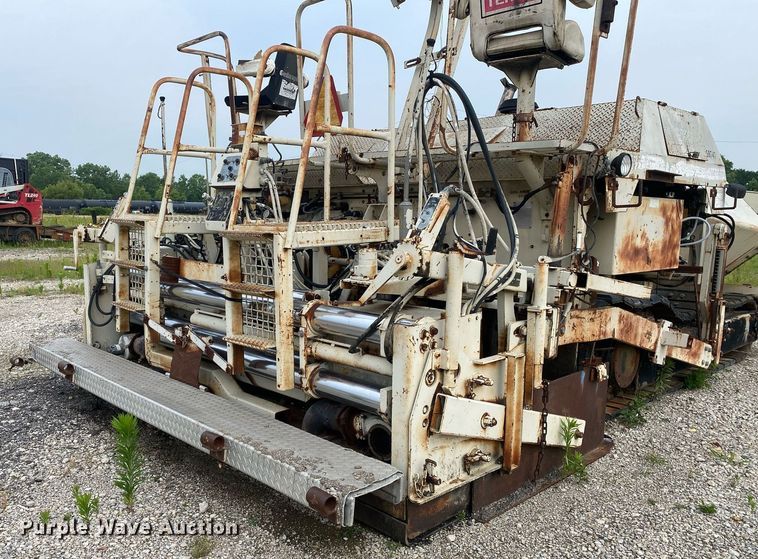 image for item DI7823 Cedarapids CR-461  paver