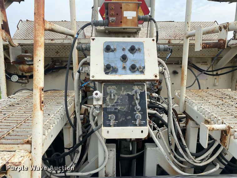 image for item DI7823 Cedarapids CR-461  paver