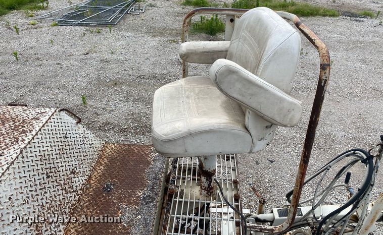 image for item DI7823 Cedarapids CR-461  paver