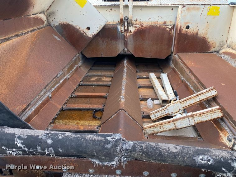 image for item DI7823 Cedarapids CR-461  paver