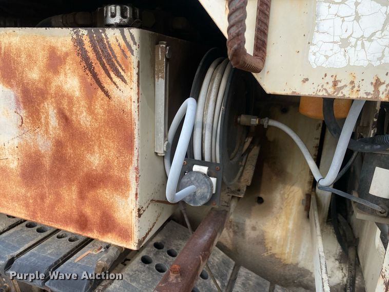 image for item DI7823 Cedarapids CR-461  paver