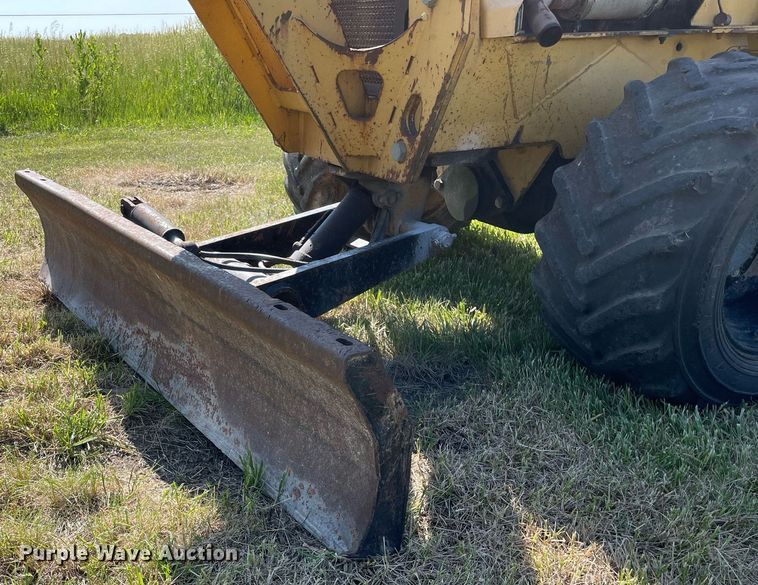 image for item DL3769 2005 Vermeer RT650 trencher