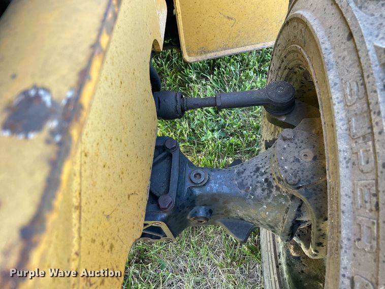 image for item DL3769 2005 Vermeer RT650 trencher