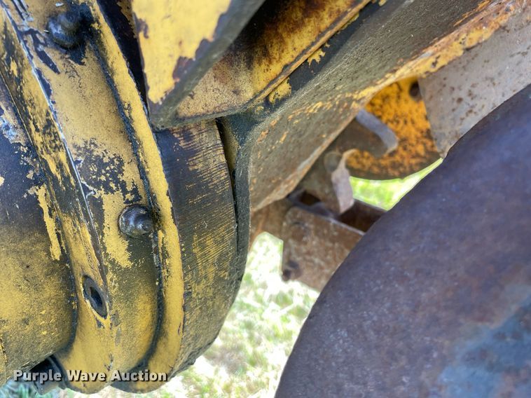 image for item DL3769 2005 Vermeer RT650 trencher