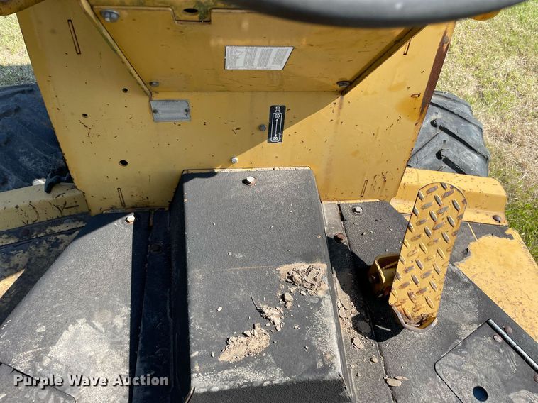 image for item DL3769 2005 Vermeer RT650 trencher