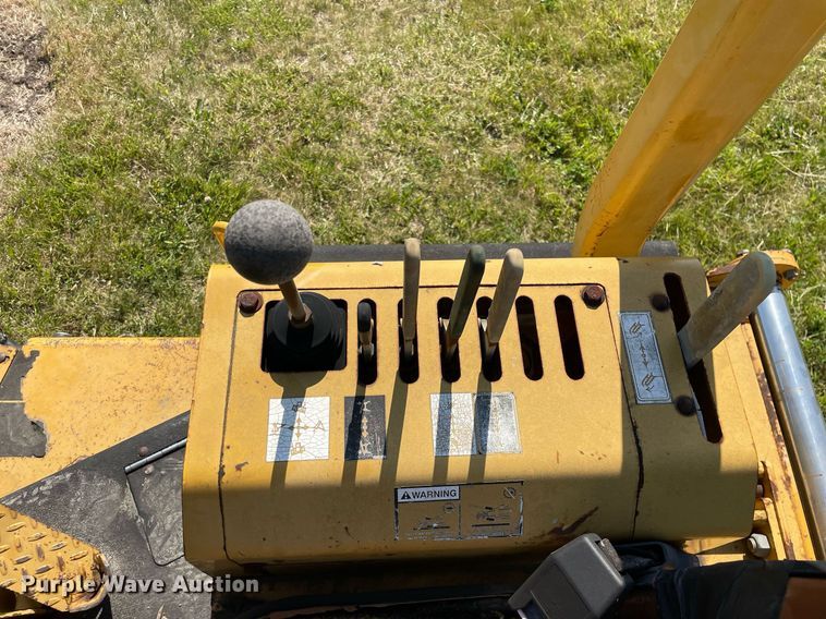 image for item DL3769 2005 Vermeer RT650 trencher