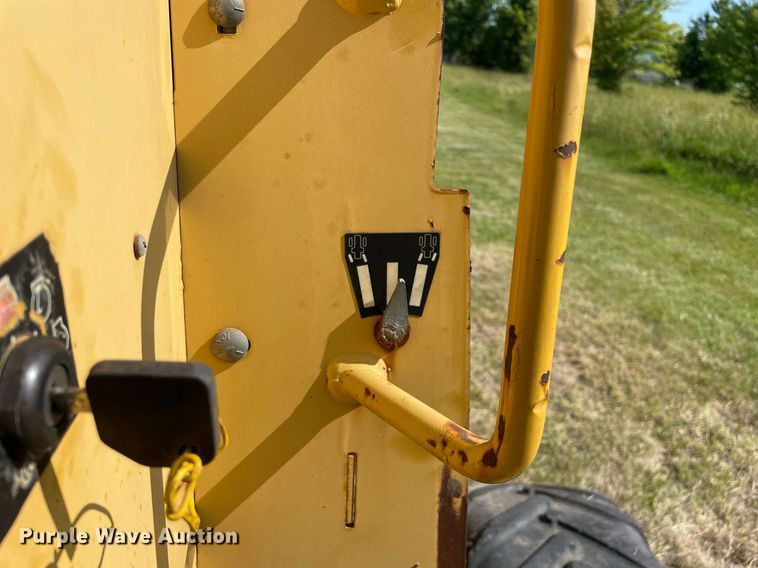 image for item DL3769 2005 Vermeer RT650 trencher