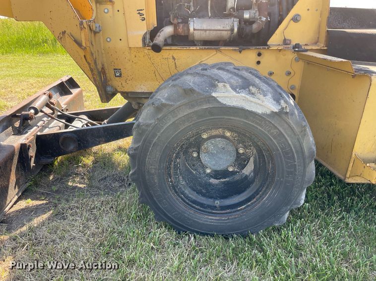 image for item DL3769 2005 Vermeer RT650 trencher