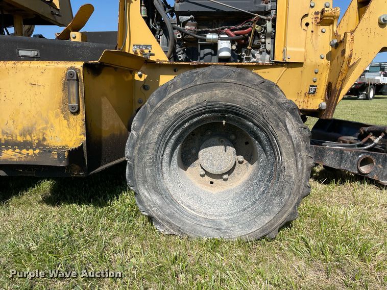 image for item DL3769 2005 Vermeer RT650 trencher