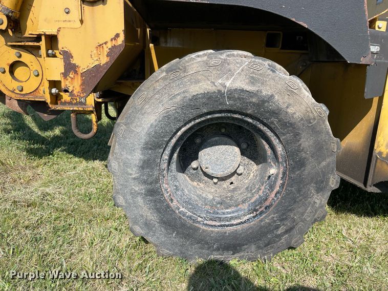 image for item DL3769 2005 Vermeer RT650 trencher