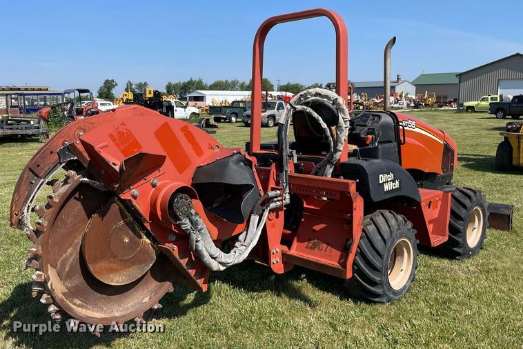 image for item DL3771 2007 Ditch Witch RT55  rock saw