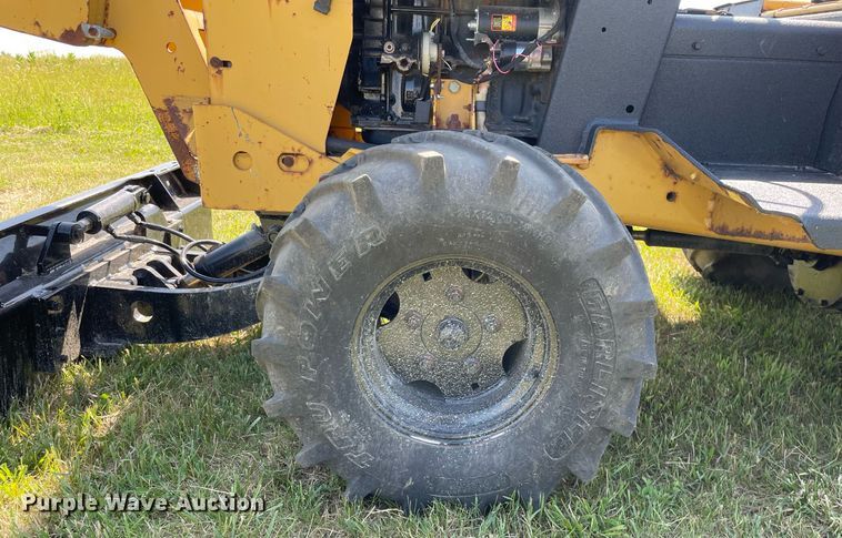 image for item DL3772 2005 Vermeer RT450  trencher