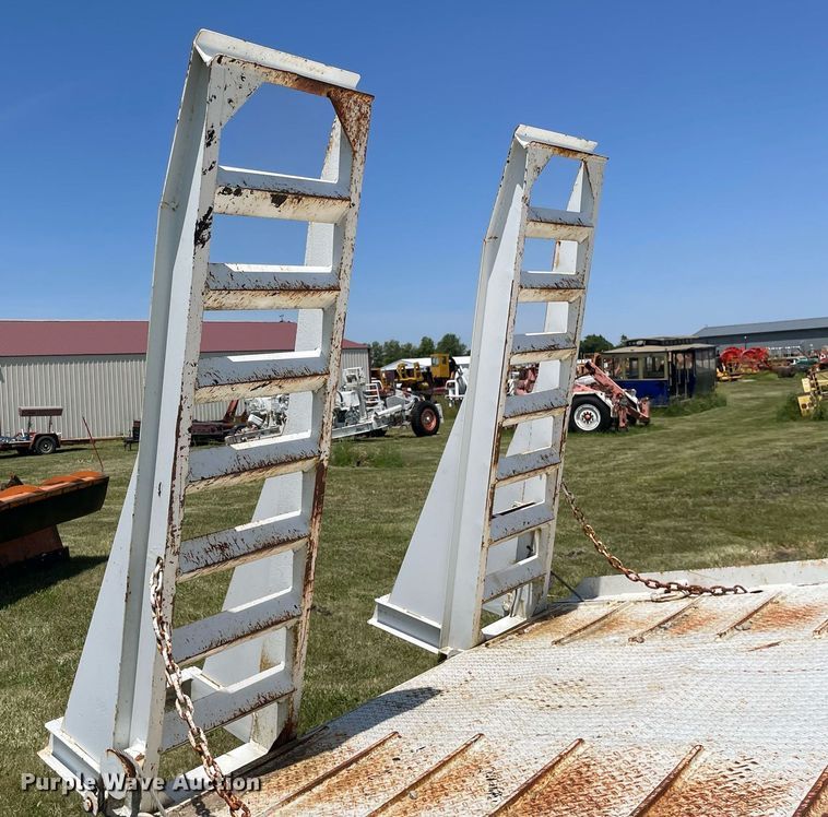 image for item DL3776 2001 Butler B2424-A  equipment trailer