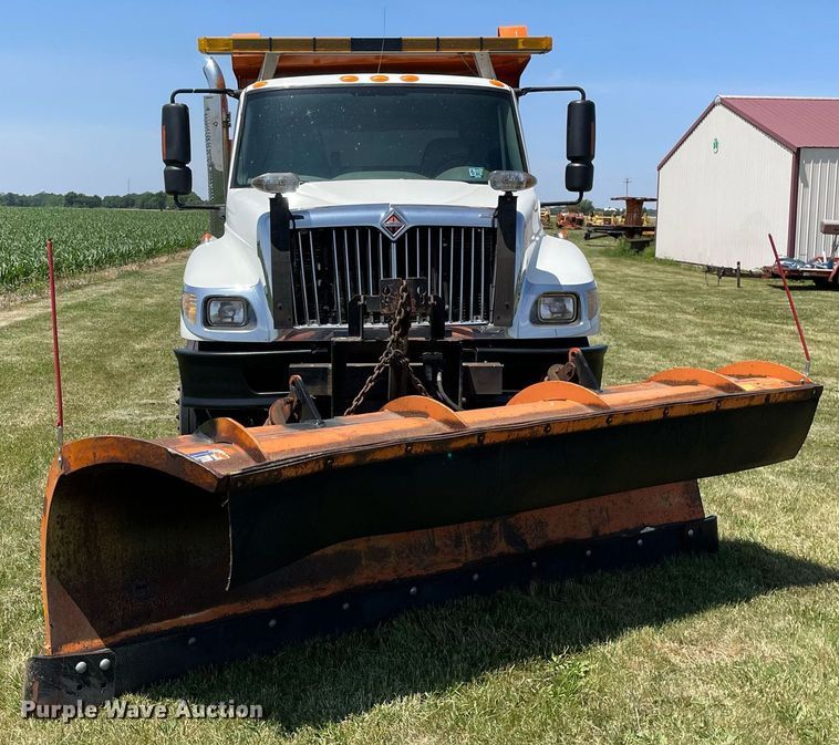 image for item DL3777 2004 International 7400  dump truck