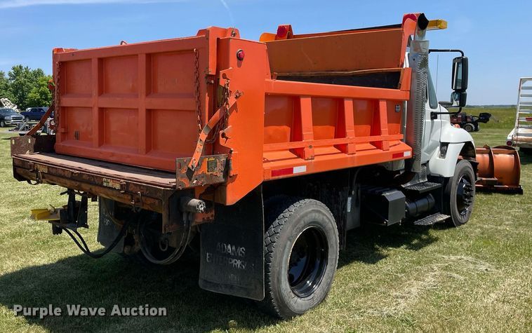 image for item DL3777 2004 International 7400  dump truck