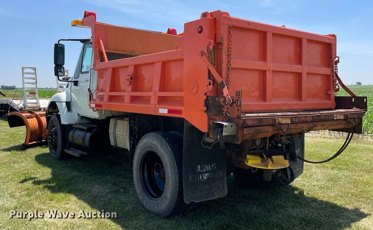 image for item DL3777 2004 International 7400  dump truck