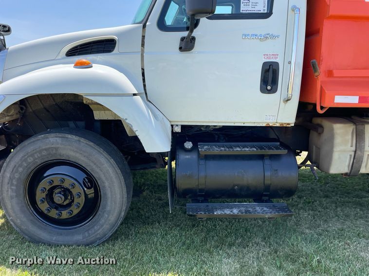 image for item DL3777 2004 International 7400  dump truck