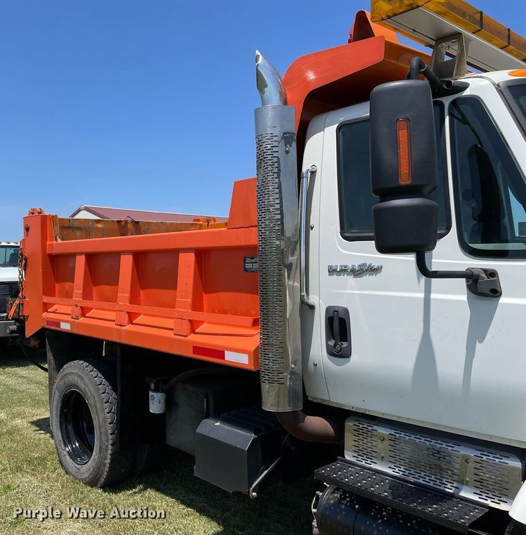 image for item DL3777 2004 International 7400  dump truck