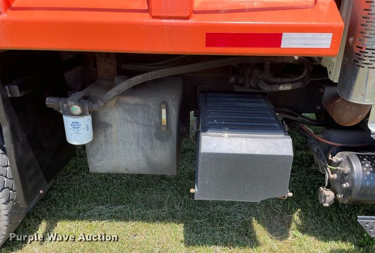 image for item DL3777 2004 International 7400  dump truck