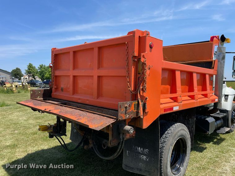image for item DL3777 2004 International 7400  dump truck