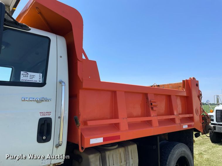 image for item DL3777 2004 International 7400  dump truck